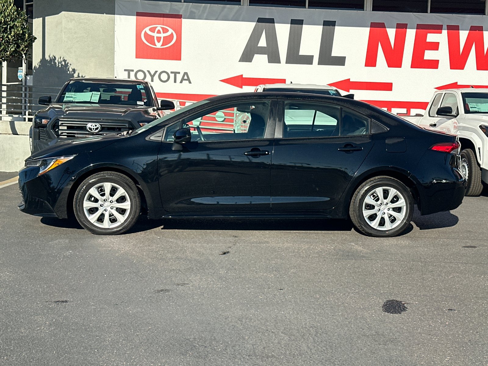 Used 2026 Toyota Corolla LE FWD image 2