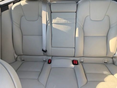 Used 2020 Volvo XC60 T5 Momentum w/ Protection Package Premier AWD/4WD image 14