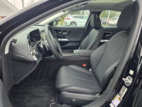 Used 2025 Mercedes-Benz E 350 4MATIC Sedan image 13