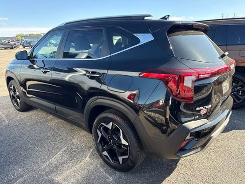 Used 2024 Kia Seltos EX AWD/4WD image 4