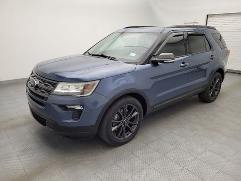 Used 2018 Ford Explorer XLT w/ Equipment Group 202A FWD image 2