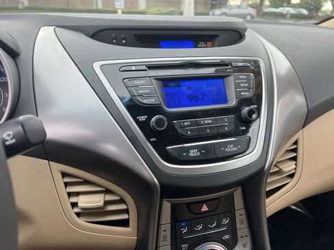 Used 2013 Hyundai Elantra GLS w/ Preferred Pkg image 18