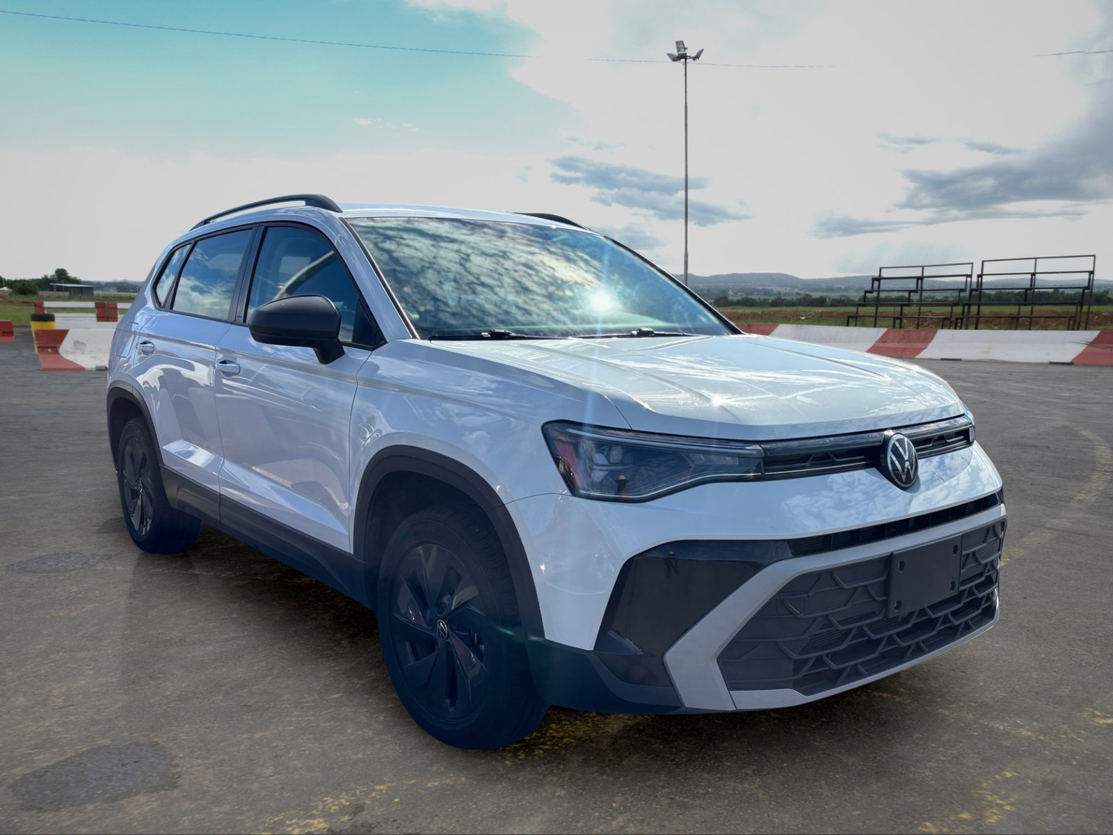 Used 2025 Volkswagen Taos S FWD image 2