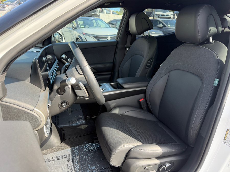 Used 2024 Genesis GV60 RWD image 19