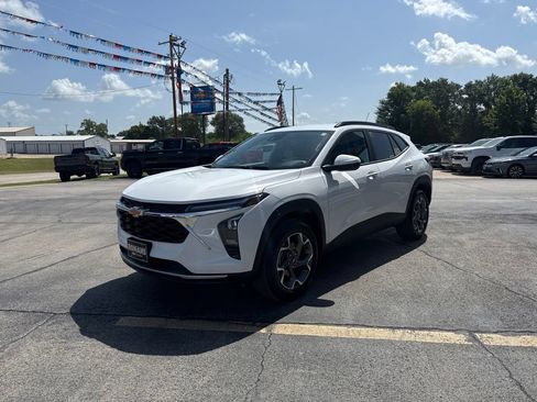 New 2026 Chevrolet Trax LT w/ Driver Confidence Package FWD image 9