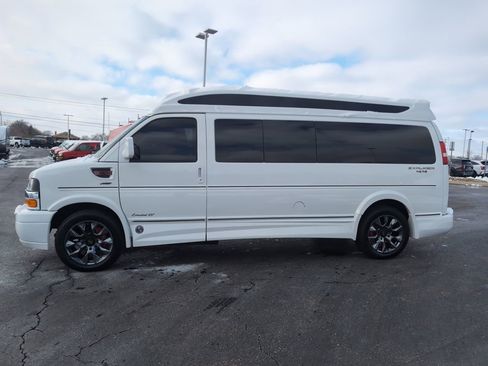 Used 2024 Chevrolet Express 2500 Extended image 4