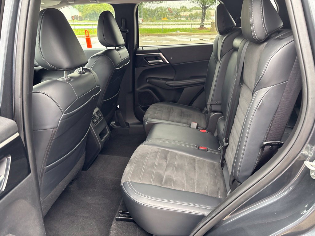 Used 2024 Mitsubishi Outlander SE FWD image 14