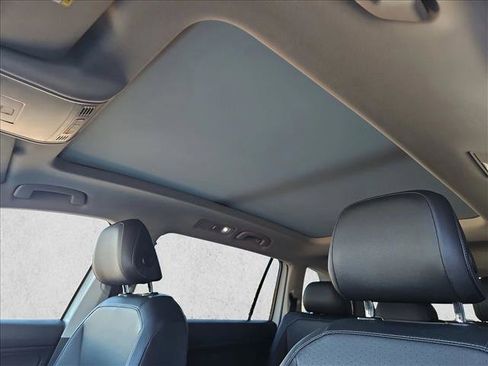 Used 2020 Volkswagen Tiguan SE w/ Panoramic Sunroof Package image 21