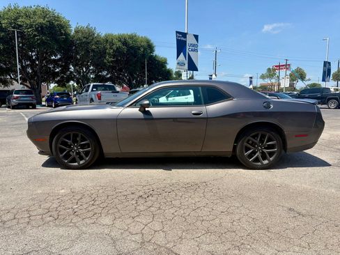 Used 2020 Dodge Challenger SXT w/ Blacktop Package RWD image 4