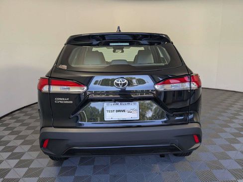 Used 2025 Toyota Corolla Cross L FWD image 7