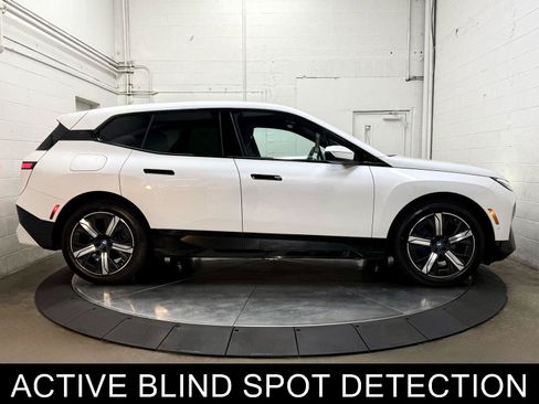Used 2024 BMW iX xDrive50 w/ Premium Package AWD/4WD image 11