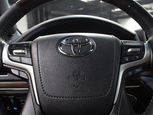 Used 2019 Toyota Land Cruiser w/ Four Season Floor Mat Package image 64