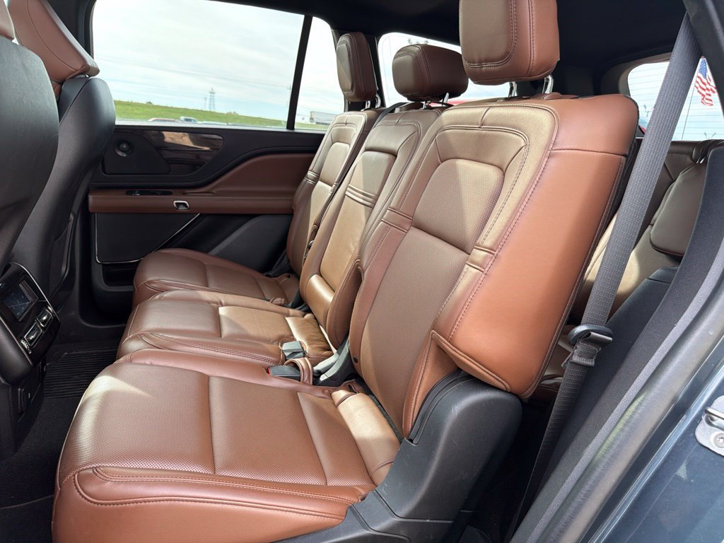 Used 2022 Lincoln Aviator Reserve w/ Class IV Trailer Tow Package RWD image 13