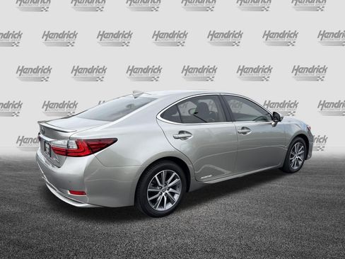 Used 2017 Lexus ES 300h w/ Luxury Package FWD image 45