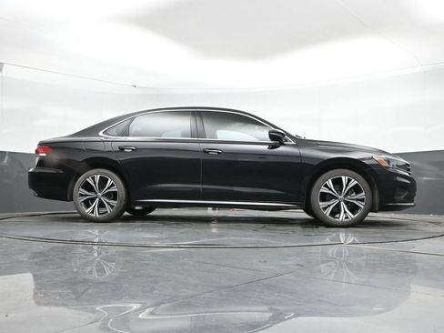 Used 2022 Volkswagen Passat 2.0T SE FWD image 35