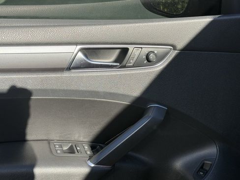 Used 2018 Volkswagen Passat 2.0T R-Line image 9