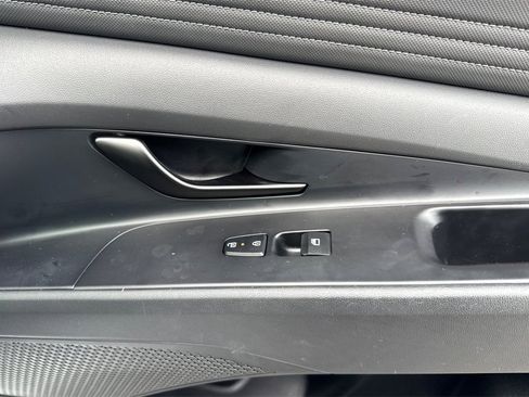 Used 2025 Hyundai Elantra Limited image 19