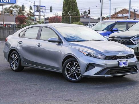 Used 2022 Kia Forte LXS image 2