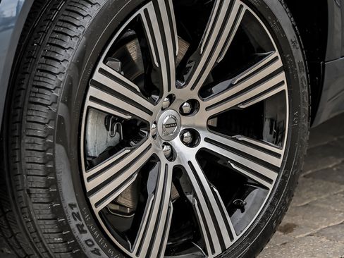 Used 2025 Volvo XC90 T8 Plus w/ Protection Package Premier image 12