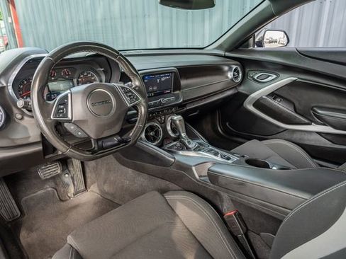 Used 2020 Chevrolet Camaro LT image 23