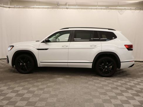 Used 2023 Volkswagen Atlas SEL R-Line image 2