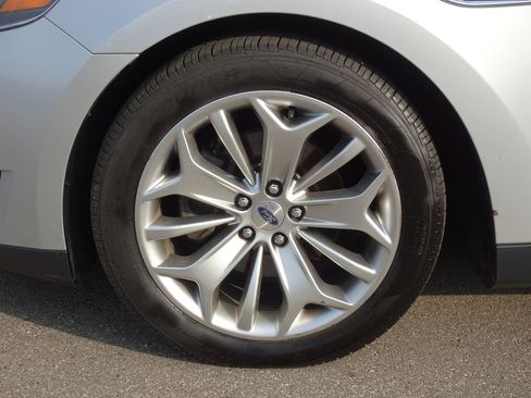 Used 2015 Ford Taurus Limited w/ Equipment Group 301A FWD image 27