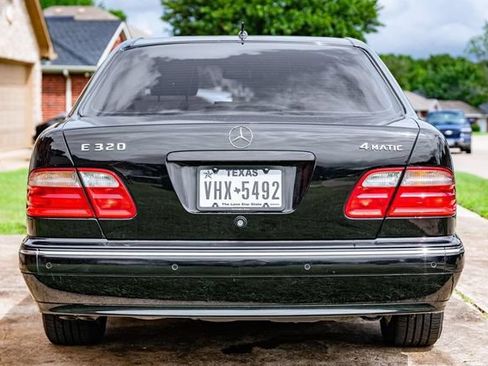 Used 2001 Mercedes-Benz E 320 4MATIC Sedan image 12