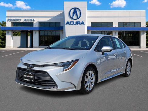 Used 2024 Toyota Corolla LE FWD image 1