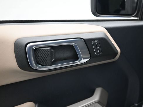 Used 2022 Ford Bronco Wildtrak image 9