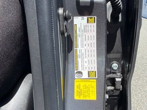 Used 2023 Toyota RAV4 XLE AWD/4WD image 27