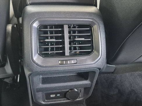 Used 2022 Volkswagen Tiguan SE FWD image 16