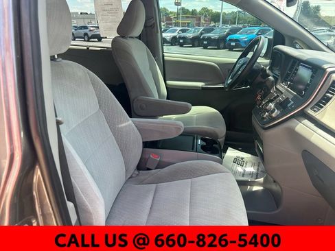 Used 2020 Toyota Sienna LE AWD/4WD image 7