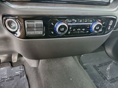 Used 2025 GMC Sierra 1500 SLT RWD image 20