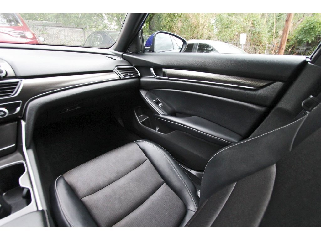 Used 2018 Honda Accord Sport image 8