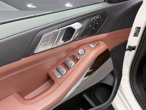 Used 2021 BMW X7 xDrive40i w/ Premium Package image 21