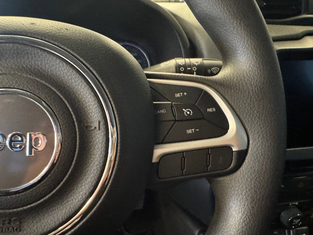 Used 2023 Jeep Renegade Latitude AWD/4WD image 13