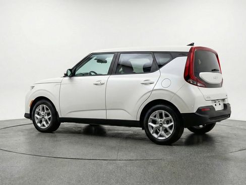 Used 2025 Kia Soul LX w/ LX Technology Package image 6