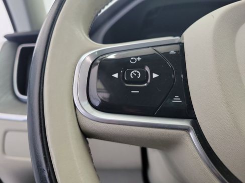 Used 2023 Volvo XC60 B5 Plus image 24