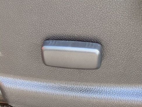 Used 2021 Chevrolet Colorado LT w/ Safety Package image 19