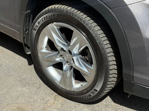 Used 2015 Toyota Highlander Limited AWD/4WD image 19