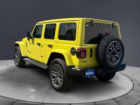 Used 2023 Jeep Wrangler Unlimited Sahara w/ Cold Weather Group AWD/4WD image 3