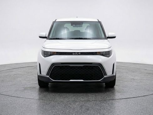 Used 2025 Kia Soul LX w/ LX Technology Package FWD image 2