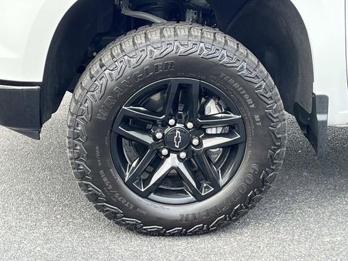 Used 2025 Chevrolet Silverado 1500 Custom Trail Boss AWD/4WD image 11