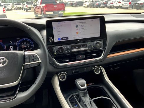 Used 2025 Toyota Grand Highlander FWD image 7