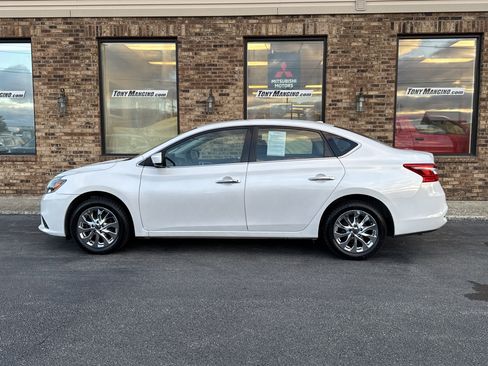 Used 2019 Nissan Sentra SV image 2