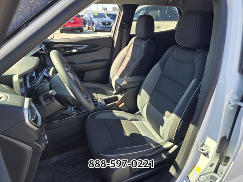 Used 2025 Chevrolet TrailBlazer LT image 9