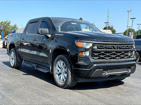 Used 2023 Chevrolet Silverado 1500 Custom AWD/4WD image 3