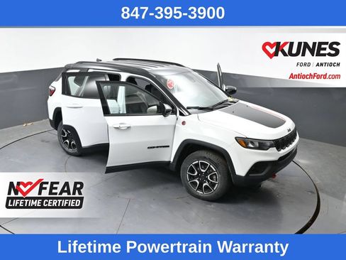 Used 2025 Jeep Compass Trailhawk AWD/4WD image 48