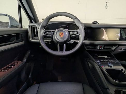 New 2026 Porsche Cayenne image 22