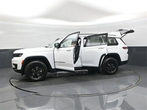 New 2025 Jeep Grand Cherokee L Altitude image 51